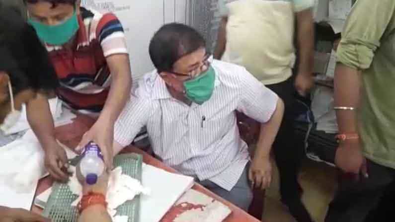 ভাঙল হাত, ফাটল মাথা! দিনহাটায় ঘাসফুল গড়েই 'আক্রান্ত' তৃণমূল নেতা উদয়ন গুহ