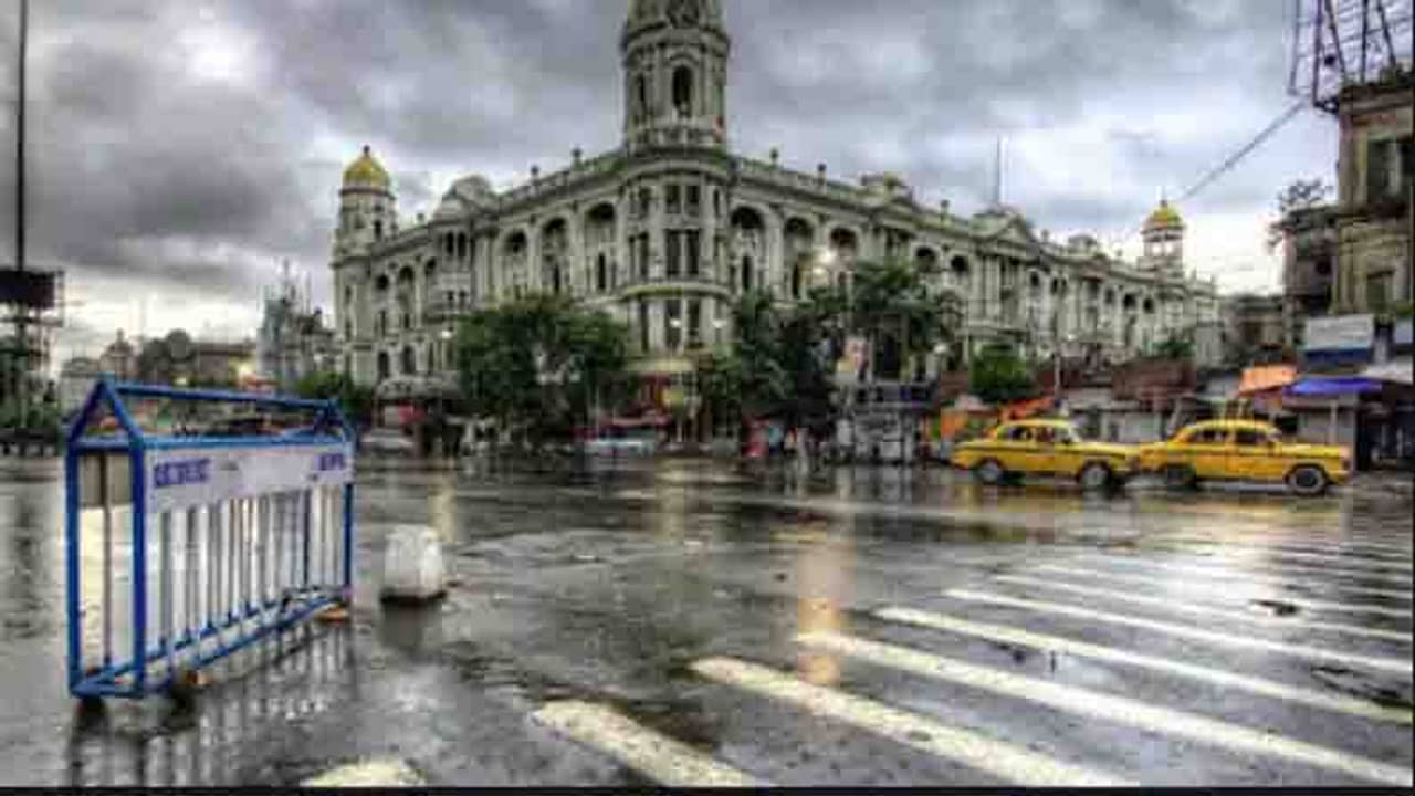 তৈরি হচ্ছে নিম্নচাপ অক্ষরেখা, আজও ঝড়-বৃষ্টির ব্যাটিং জারি থাকবে বাংলা জুড়ে