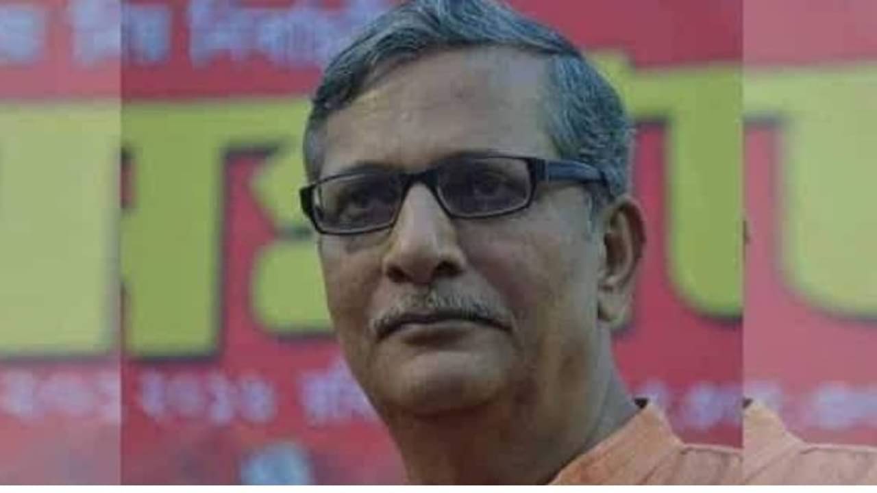 প্রতিবাদী তন্ময় ভট্টাচার্যকে শো-কজ সিপিএমের