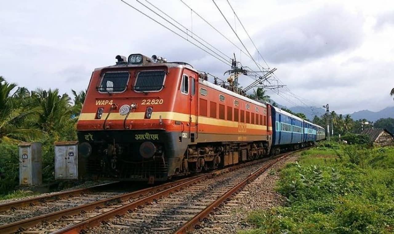 মাস্ক না পরে ট্রেনে উঠলেই জরিমানা! দিল্লি-মুম্বই-কেরল যেতে হলে নয়া নির্দেশ রেলের