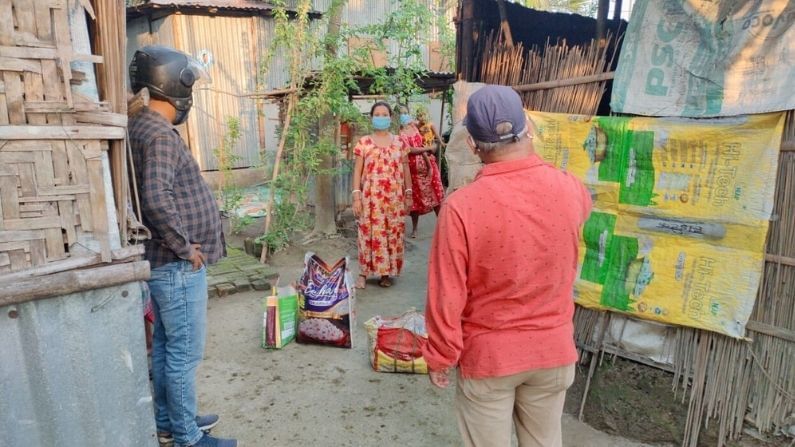 খবরের জের, বাথরুমে থাকা করোনা আক্রান্তকে সাহায্যের হাত বাড়াল স্বেচ্ছাসেবী সংস্থা