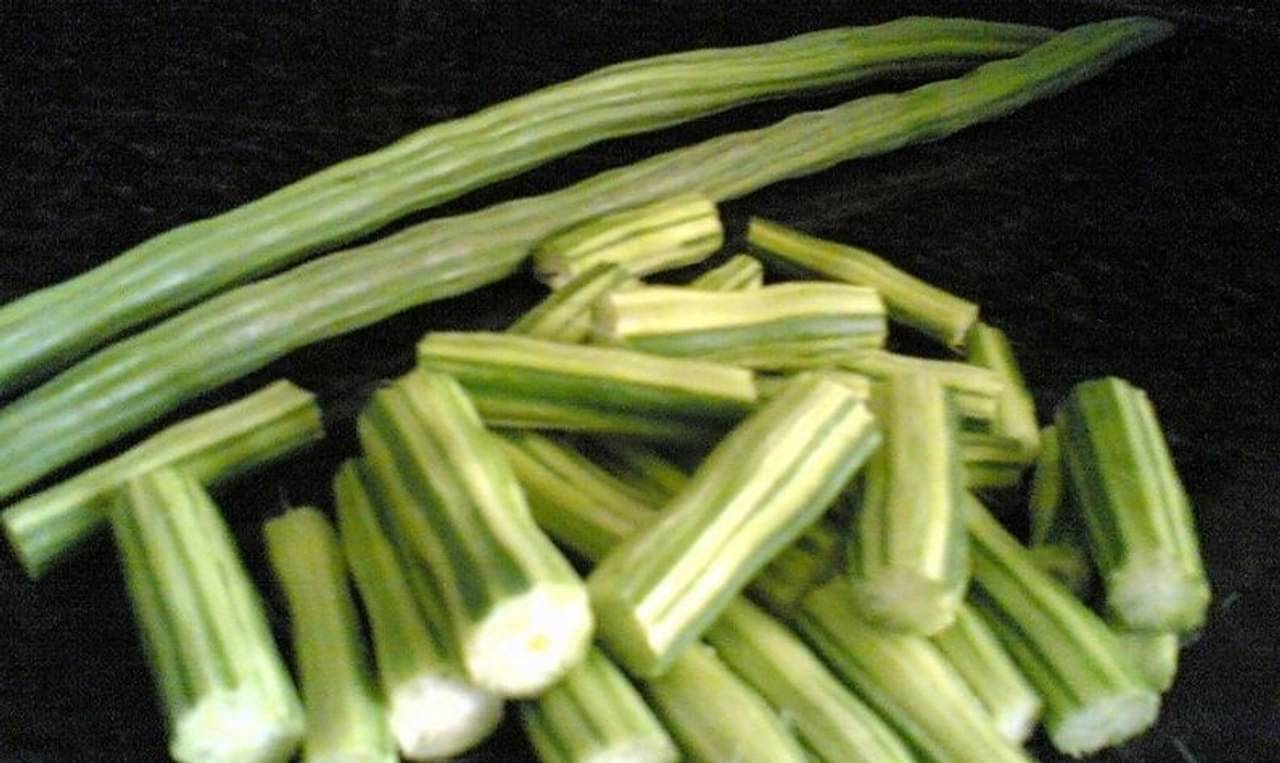 শ্বাসকষ্ট কমাতে ও কিডনির সমস্যা দূর করতে পাতে পড়ুক ডাঁটা!