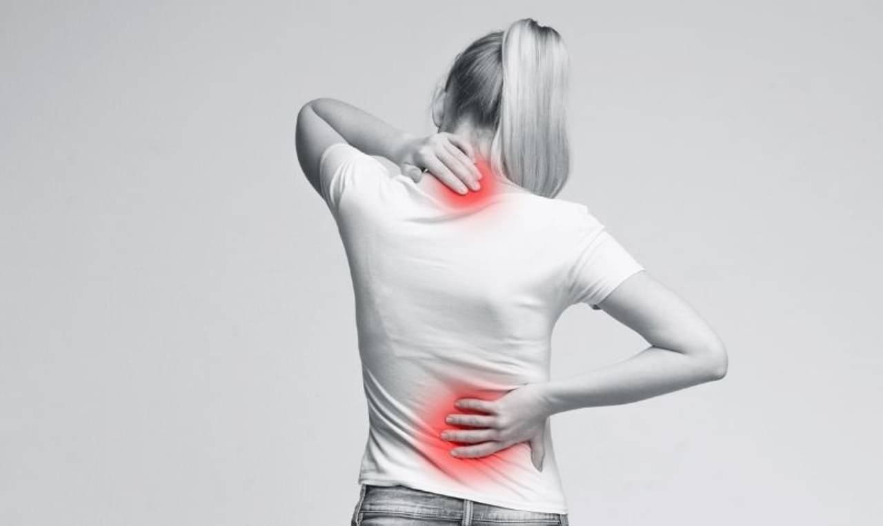 কোমর-হাঁটু-ঘাড়ের ব্যথায় কাবু, অবহেলা করলে ভেঙে যেতে পারে শরীরের হাড়!