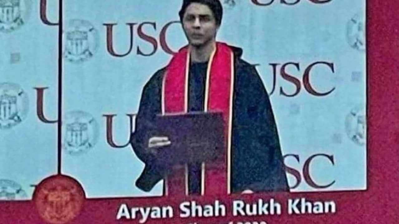 স্নাতক হলেন শাহরুখ-পুত্র, ছবি ভাইরাল হতেই মিশ্র প্রতিক্রিয়া নেটমাধ্যমে