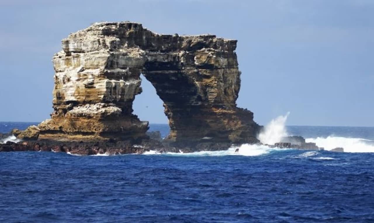 ডারউইনের আর্চ এখন বিবর্তনের স্তম্ভ! নেটমাধ্যমে পোস্ট করা ছবি নিয়ে উত্তাল বিশ্ব