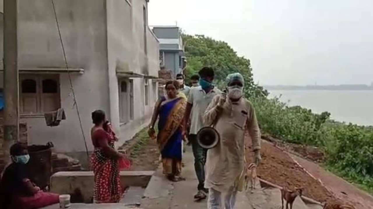 ইয়াস নিয়ে হুগলিতে কড়া সতর্কতা, মাইক হাতে নিজেই প্রচারে নামলেন বিধায়ক