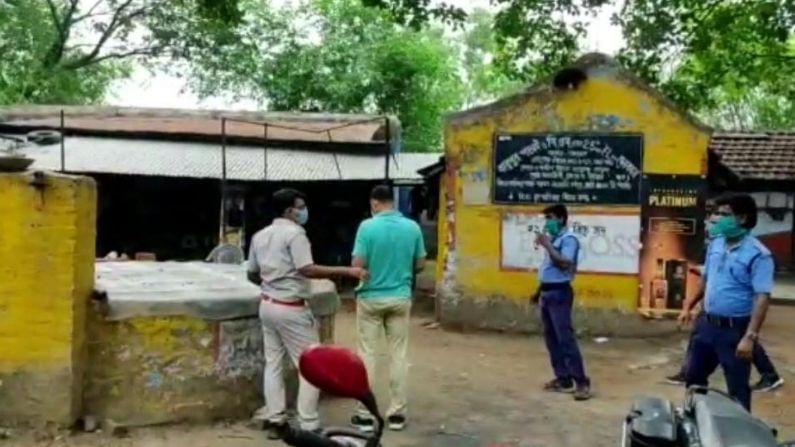 টাকা-পয়সা নয়, কপালে আগ্নেয়াস্ত্র ঠেকিয়ে বিদেশি মদ লুঠ করল দুষ্কৃতীরা