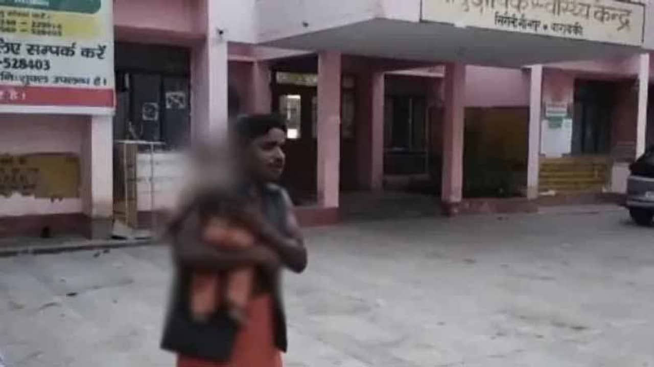 কোনও ডাক্তার এগিয়ে আসেননি, ৫ মাসের মৃত মেয়েকে জড়িয়ে বুকফাটা কান্না বাবার