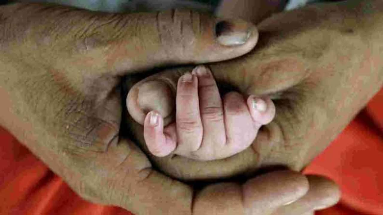 আমার বাচ্চা চুরি হয়ে গিয়েছে, পুলিশকে জানিয়েছিল মহিলা! সিসি ক্যামেরায় ধরা পড়ল একরত্তির সঙ্গে কী করেছেন মা