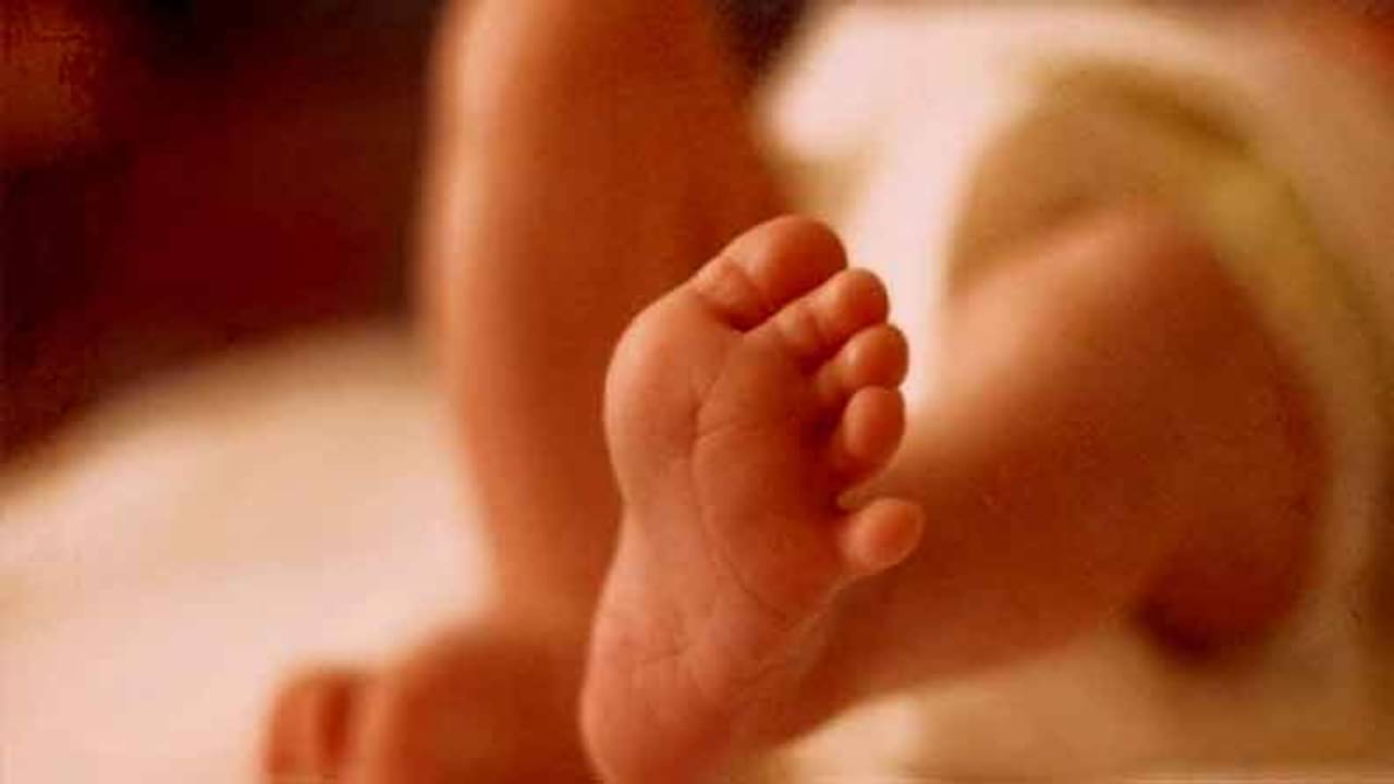 দু হাত নেড়ে মায়ের দিকে এগিয়ে আসছিল দু বছরের ছোট্ট জগন্নাথ, হুমড়ি খেয়ে পড়ল ফুটন্ত দুধের বাটিতে...