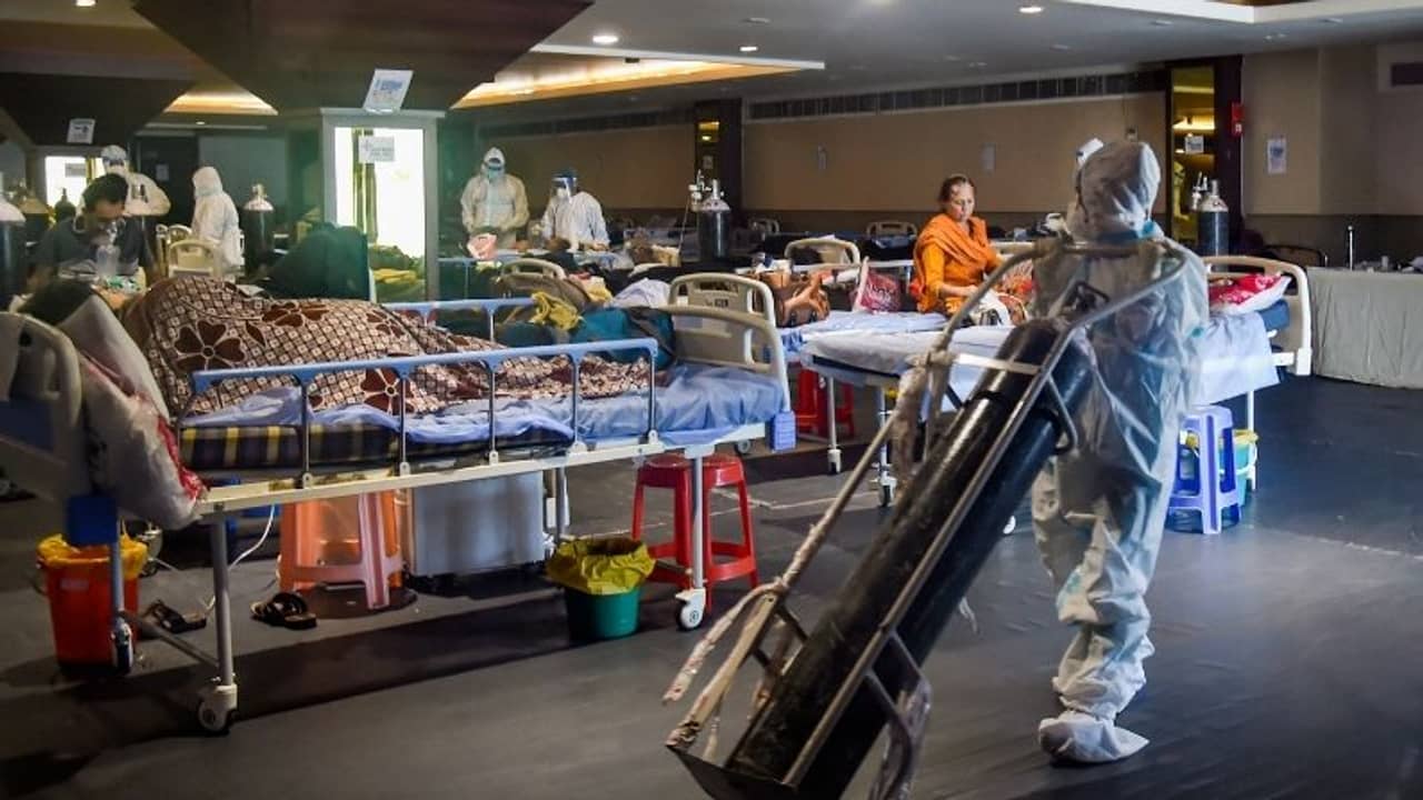 করোনার উপর বিষফোঁড়া ব্ল্যাক ফাঙ্গাস, প্রাণঘাতী এই সংক্রমণের দেখা মিলল দিল্লির হাসপাতালে