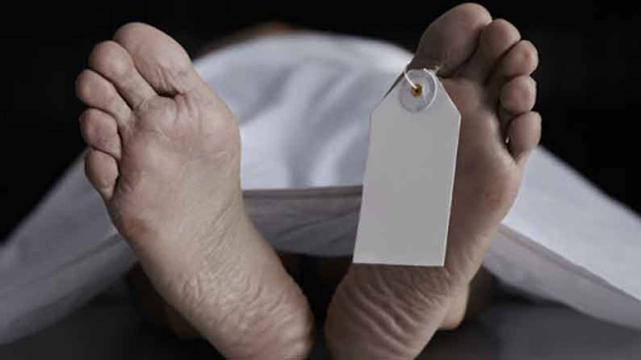 তিনদিন আগে কোভিড রিপোর্ট পজিটিভ, আজ সকাল অশীতিপর বৃদ্ধের ঝুলন্ত দেহ উদ্ধার