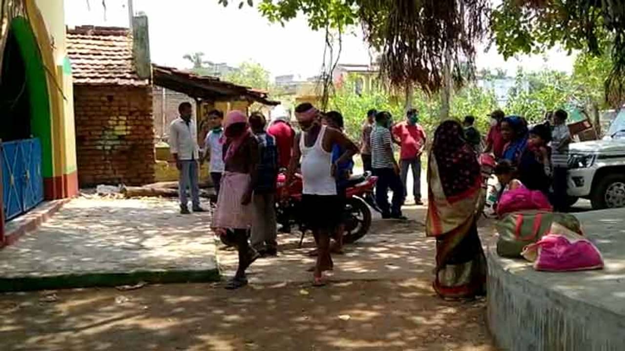 ইসিএলের খনি এলাকায় বাড়িতে ফাটল! উদ্বেগে ঘর ছেড়ে গাছতলায় বাসিন্দারা