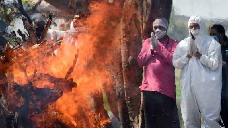সরকারি নথির তুলনায় ৫-৭ গুণ বেশি মৃত্যুর দাবি গবেষণায়, সাফাই দিতে কী বলল কেন্দ্র? সরকারি নথির তুলনায় ৫-৭ গুণ বেশি মৃত্যুর দাবি গবেষণায়, সাফাই দিতে কী বলল কেন্দ্র?