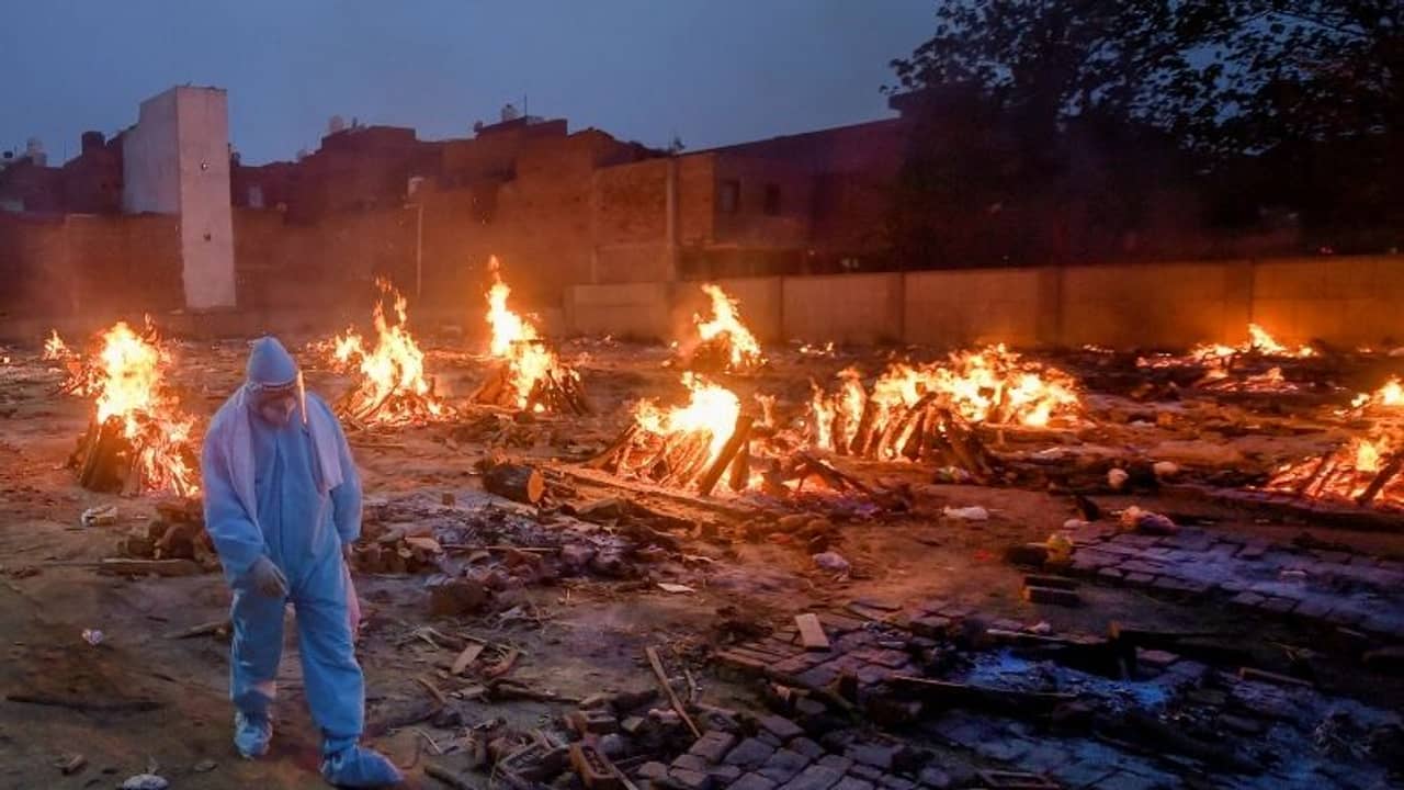 Corona Cases and Lockdown News: ২ কোটির গণ্ডিতে দেশের আক্রান্তের সংখ্যা, ফের সাড়ে ৩ লক্ষ পার দৈনিক সংক্রমণ