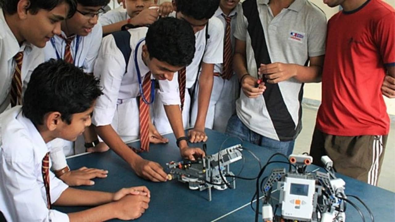 উচ্চশিক্ষায় প্রতিবন্ধকতা হবে না ভাষা! বাংলা সহ ৮টি আঞ্চলিক ভাষায় পড়ানো হবে ইঞ্জিনিয়ারিং