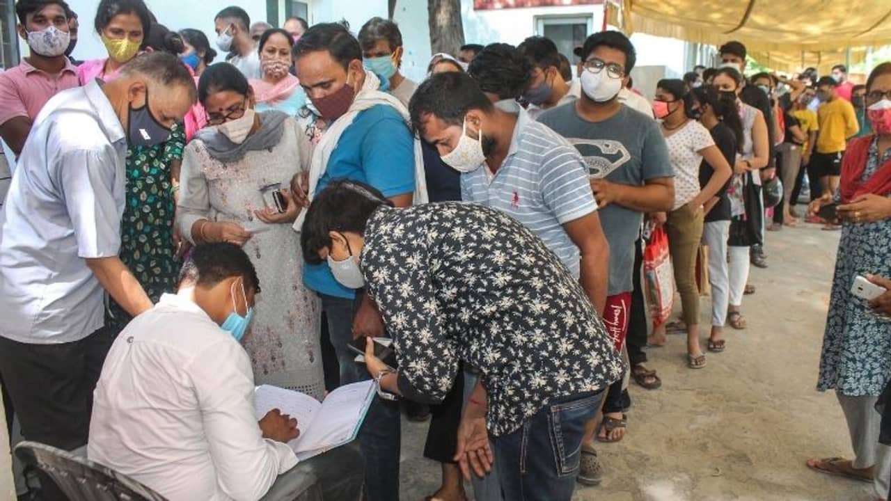 কীভাবে ভাবলেন সুরক্ষা কবচ নষ্ট হতে দেব?, ঝাড়খণ্ডের চিঠি পেয়েই টিকা নষ্টের নথি সংশোধনে রাজি কেন্দ্র