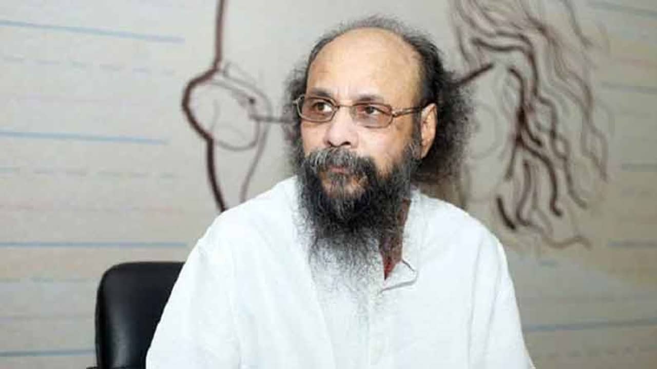 হাসপাতালেই জয় গোস্বামী, বাড়ানো হল অক্সিজেনের মাত্রা