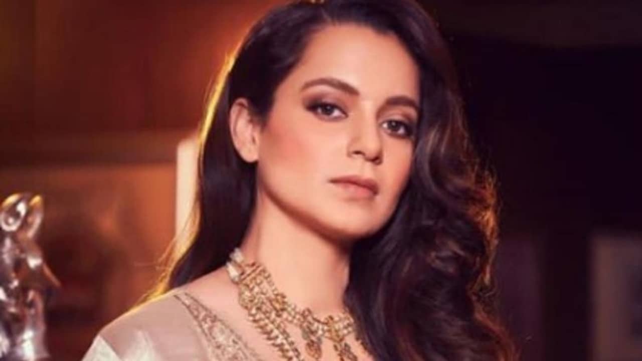 সোনু সুদ একজন প্রতারক! টুইটে লাইক দিলেন কঙ্গনা রাণাওয়াত