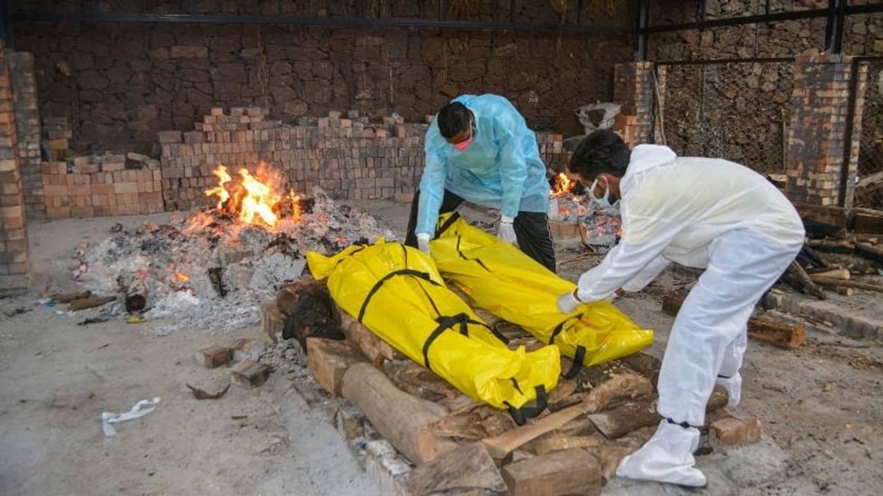 দ্রুতগতিতে ছড়াচ্ছে করোনা সংক্রমণ, ঠাকরে রাজ্যে একদিনেই আক্রান্ত প্রায় ৬৩ হাজার, মৃত ৮২৮