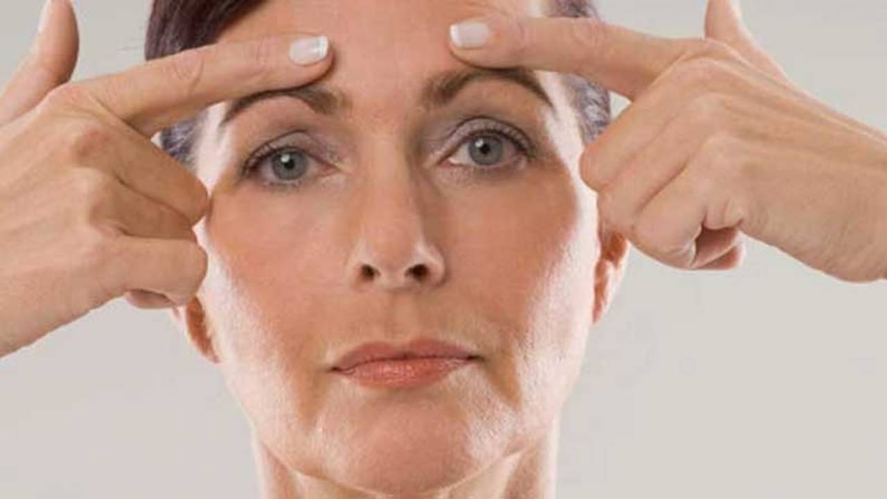 বাড়িতে নিজেই ফেসিয়াল মাসাজ কীভাবে করবেন?