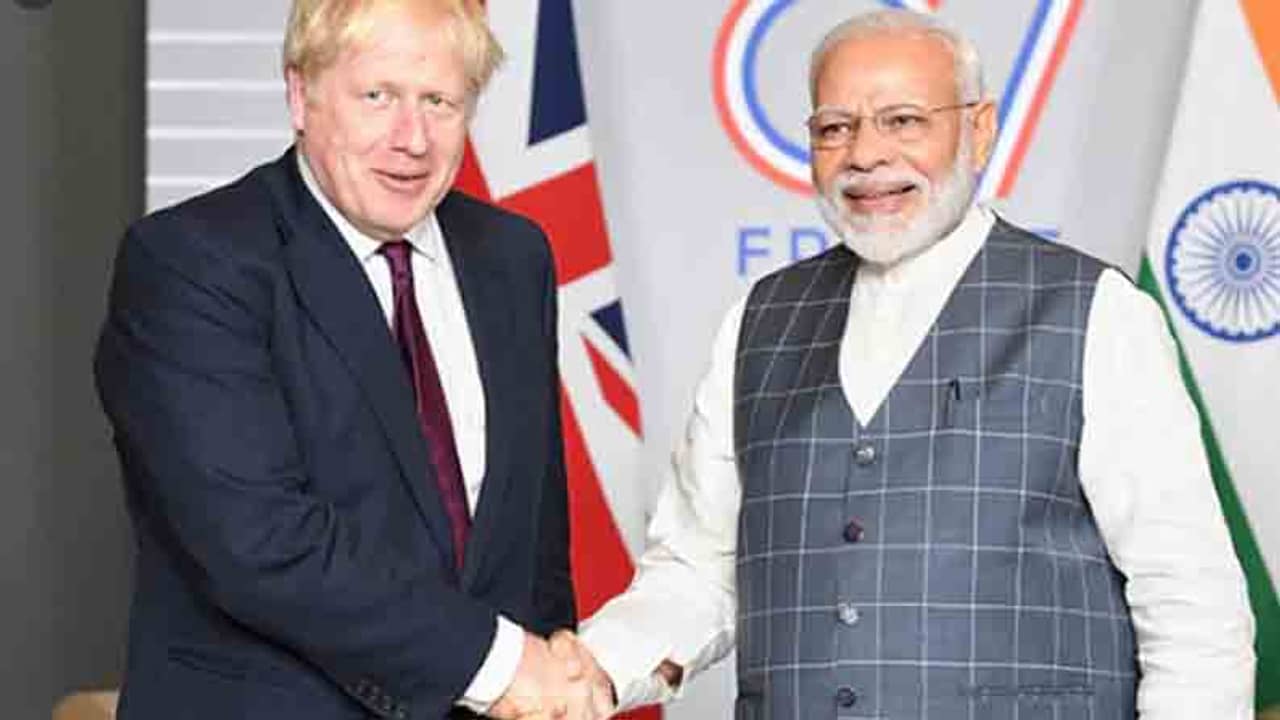 বছরে ৩০০০ ইউকে ভিসার বদলে অবৈধ অভিবাসীদের ফিরিয়ে নেবে ভারত, চুক্তি নিয়ে আলোচনা মোদী-জনসনের