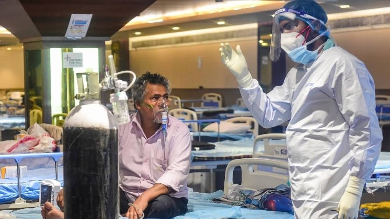 সংক্রমণের দ্বিতীয় ঢেউ রুখতে আদর্শ মুম্বই মডেল, কীভাবে বাণিজ্যনগরীতে বাগ মানল করোনা?