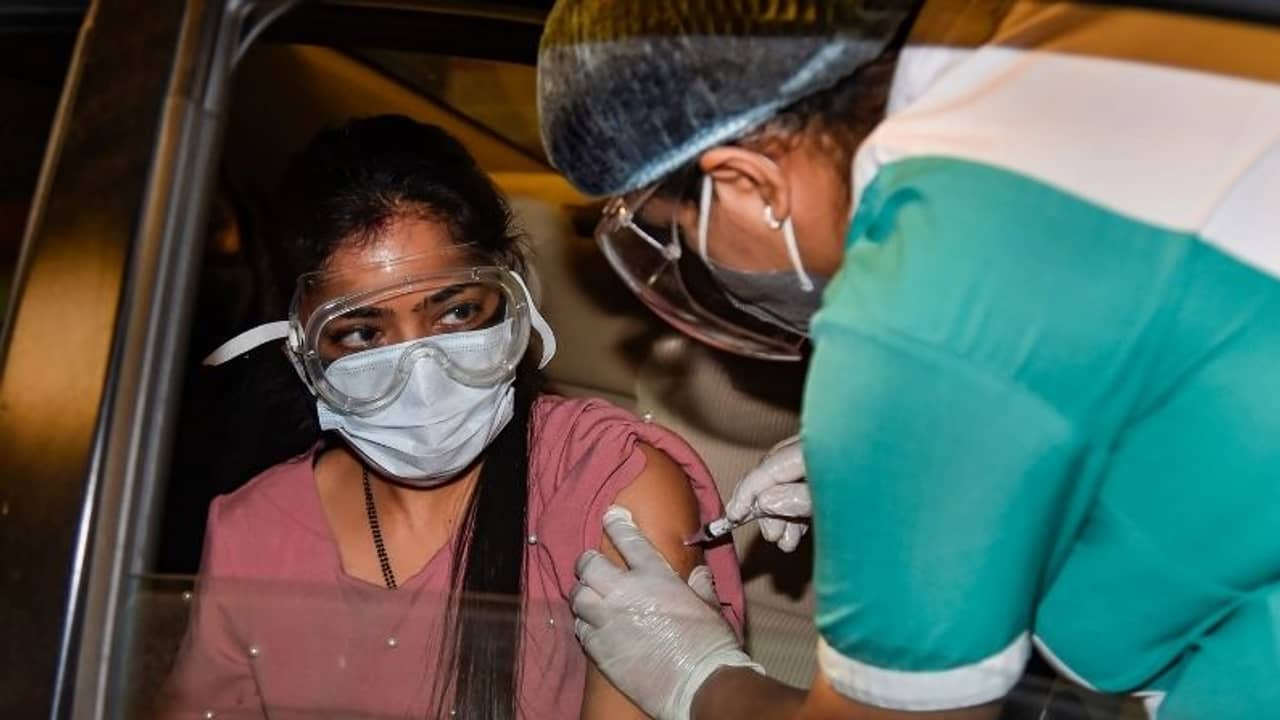 ২১ জুন থেকে কার্যকর হবে ভ্যাকসিন নিয়ে নতুন নির্দেশিকা, কী কী থাকছে গাইডলাইনে