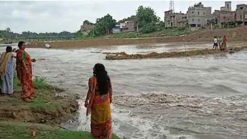 ইয়াসের আগেই বিপদ! জোয়ারের জলোচ্ছ্বাসে ভাঙল নদীর সেতু