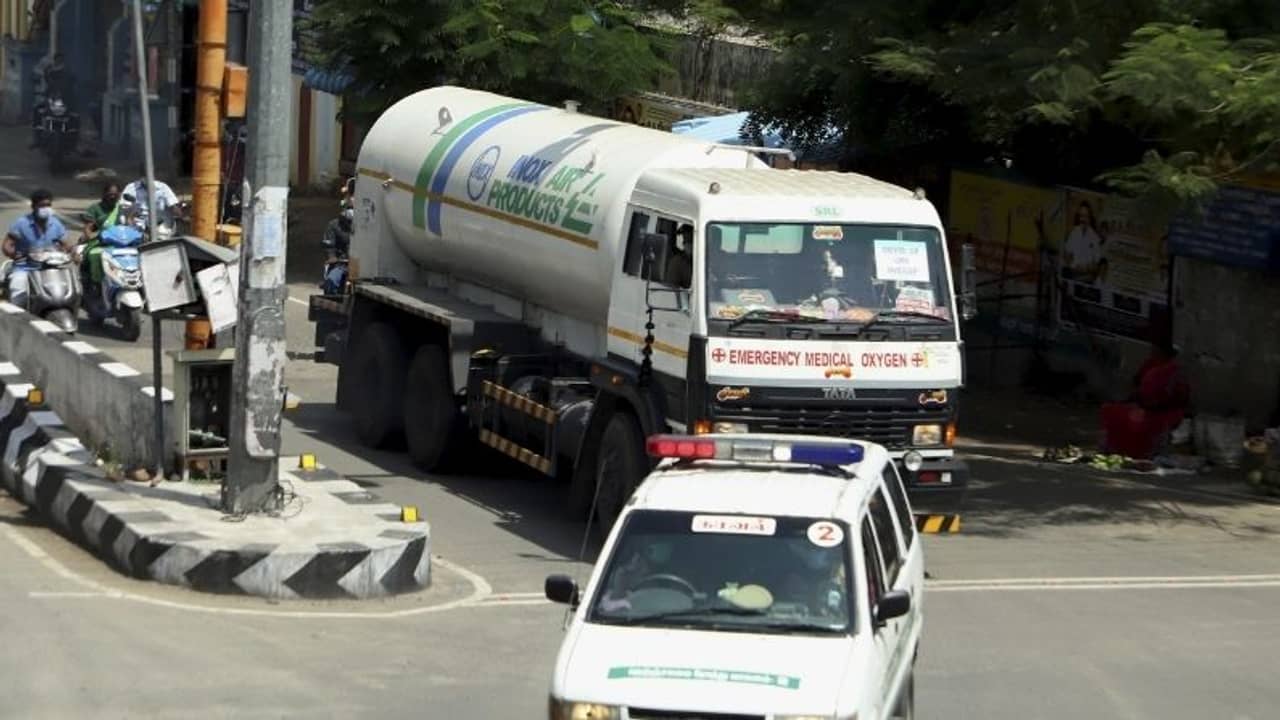 ইয়াসের দাপটেও অবিচল ওড়িশা সরকার, ঝড়-বৃষ্টি সামলেই ভিন রাজ্যে পৌছে দেওয়া হল অক্সিজেন