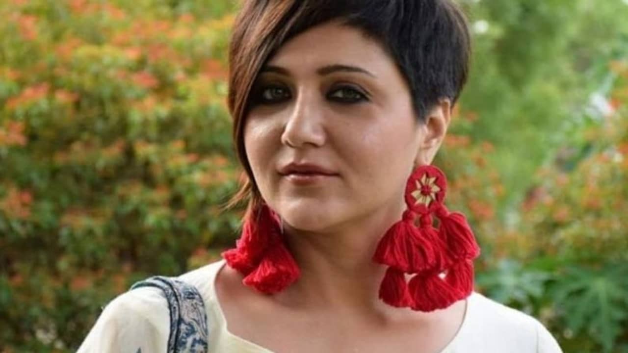 জানি না ঠিক কাকে সাহায্য করব..., কোভিড পরিস্থিতিতে প্রতারণার অভিযোগ স্বস্তিকার