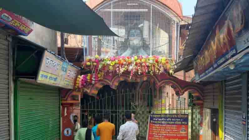আজ থেকে খুলল তারকেশ্বর মন্দির, পুজো দেওয়ার সময় ও নিয়মে বদল আজ থেকে খুলল তারকেশ্বর মন্দির, পুজো দেওয়ার সময় ও নিয়মে বদল