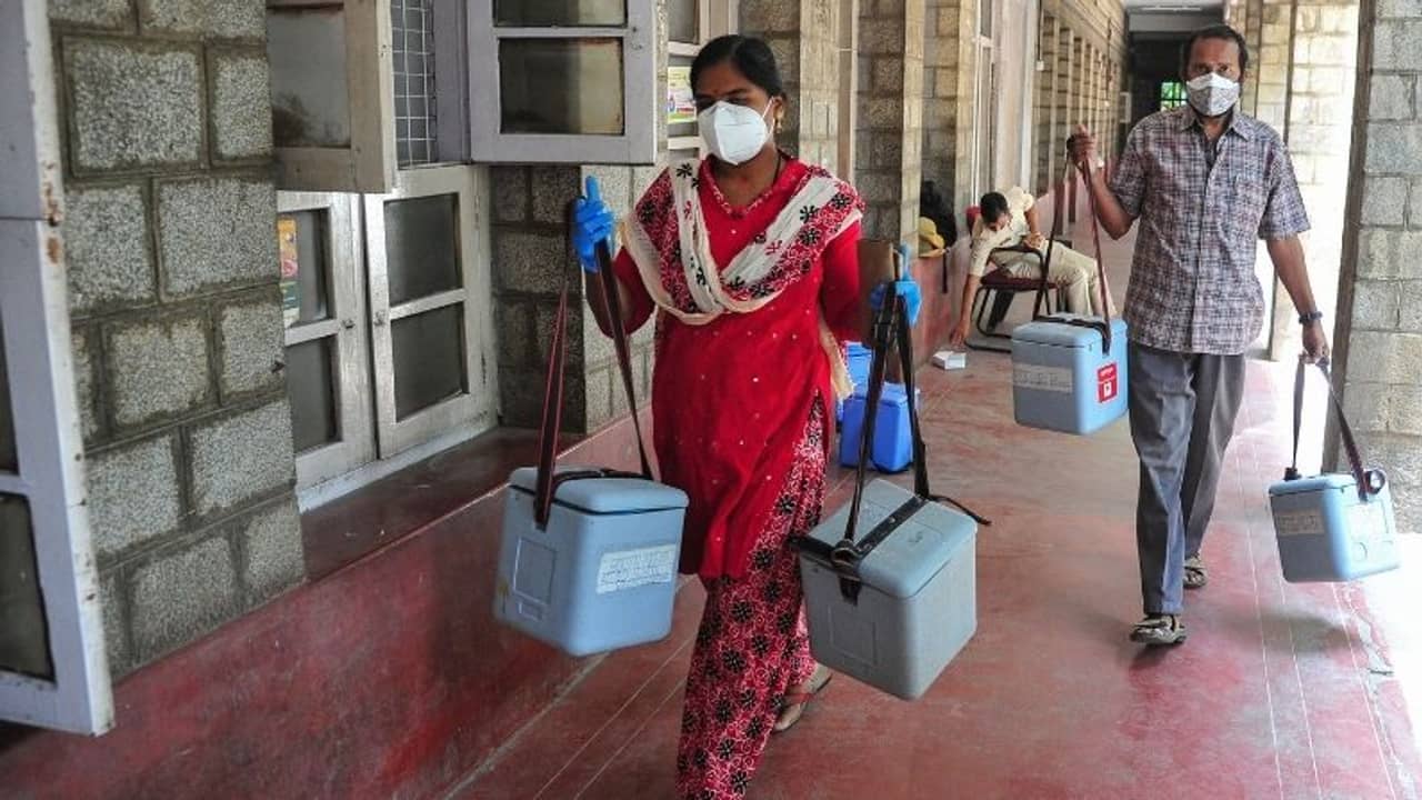 Corona Cases Lockdown News: সংক্রমণ তলানিতে, আনলক পর্ব শুরুর ঘোষণা দিল্লিতে