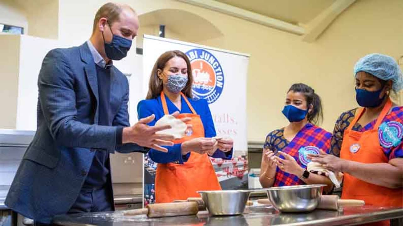 রুটি বানালেন প্রিন্স উইলিয়াম-কেট মিডলটন! বাচ্চাদের সঙ্গে সময়ও কাটালেন রাজ-দম্পতি