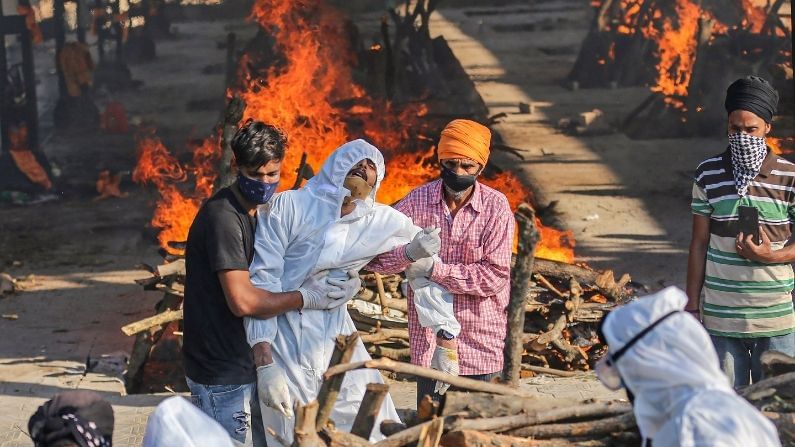 একদিনেই মৃত ৯২০, লকডাউনে সংক্রমণ নিয়ন্ত্রণে এলেও রেকর্ড হারে মৃত্যু চিন্তা বাড়াচ্ছে মহারাষ্ট্রে