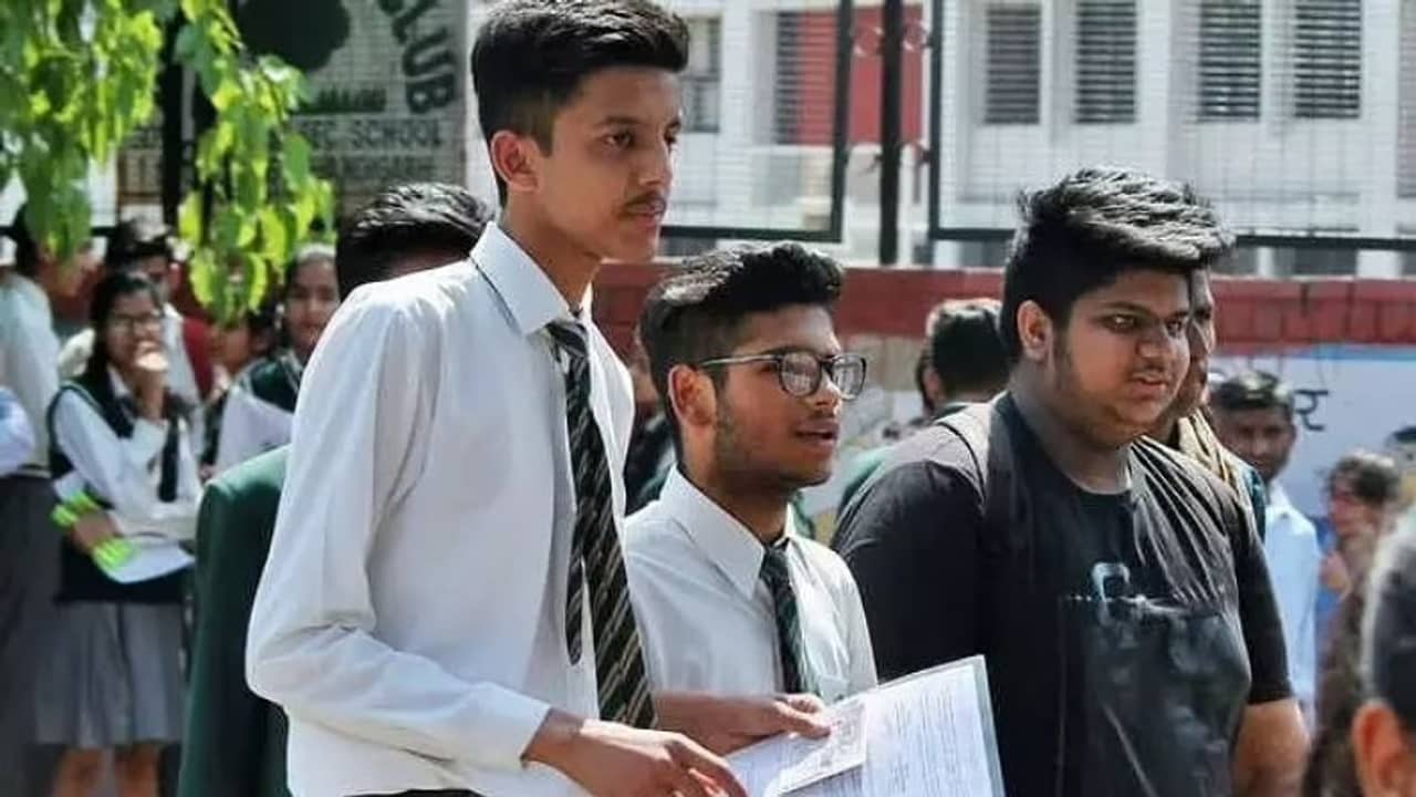 একাদশ-দ্বাদশে ভর্তির দিনক্ষণ ঘোষণা সংসদের, প্রক্রিয়ায় অংশ নিতে পারবে না পড়ুয়ারা