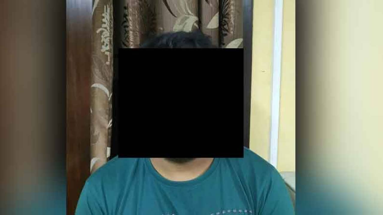 শহরের নিরাপত্তাহীন সব এটিএমের ঠিকানা নখদর্পণে, কমিশন নিয়ে ভাড়া দিত নিজের ব্যাঙ্ক অ্যাকাউন্টও! মোবাইল ব্যবসায়ীর কীর্তিতে হতবাক তদন্তকারীরা