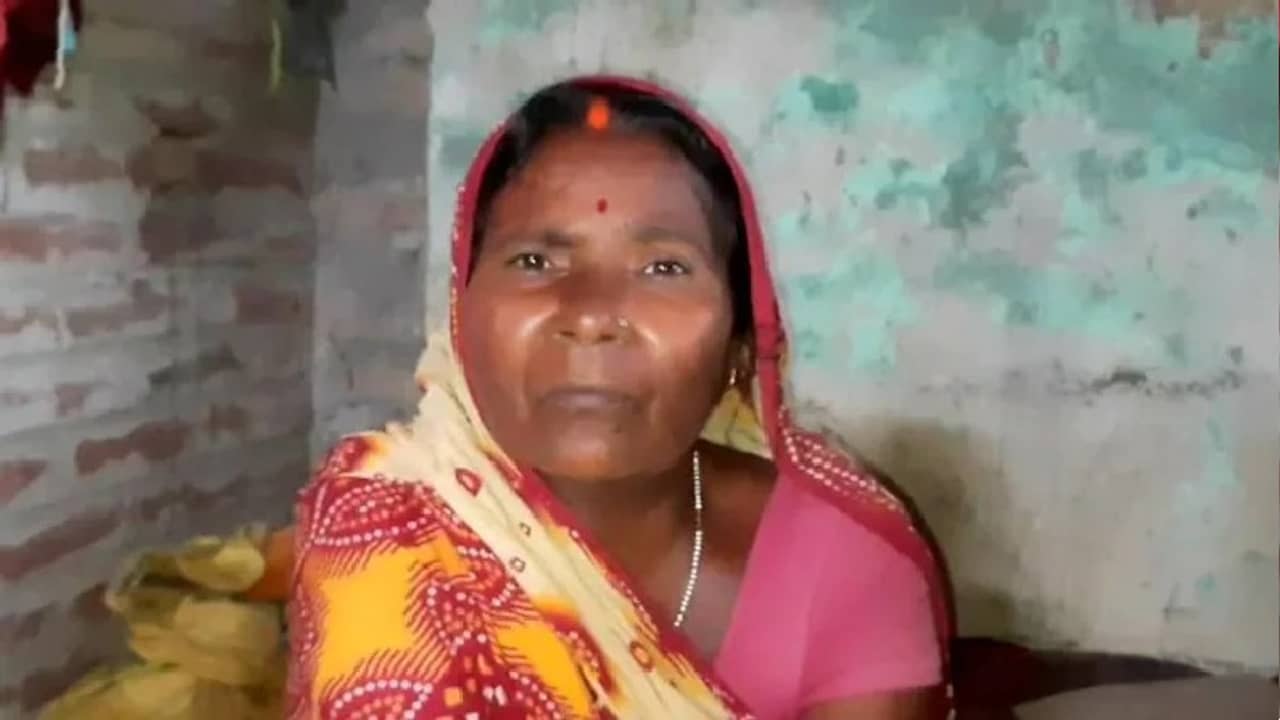 মাত্র ৫ মিনিটের ব্যবধানে কোভিশিল্ড ও কোভ্যাক্সিন নিয়ে সুস্থ মহিলা