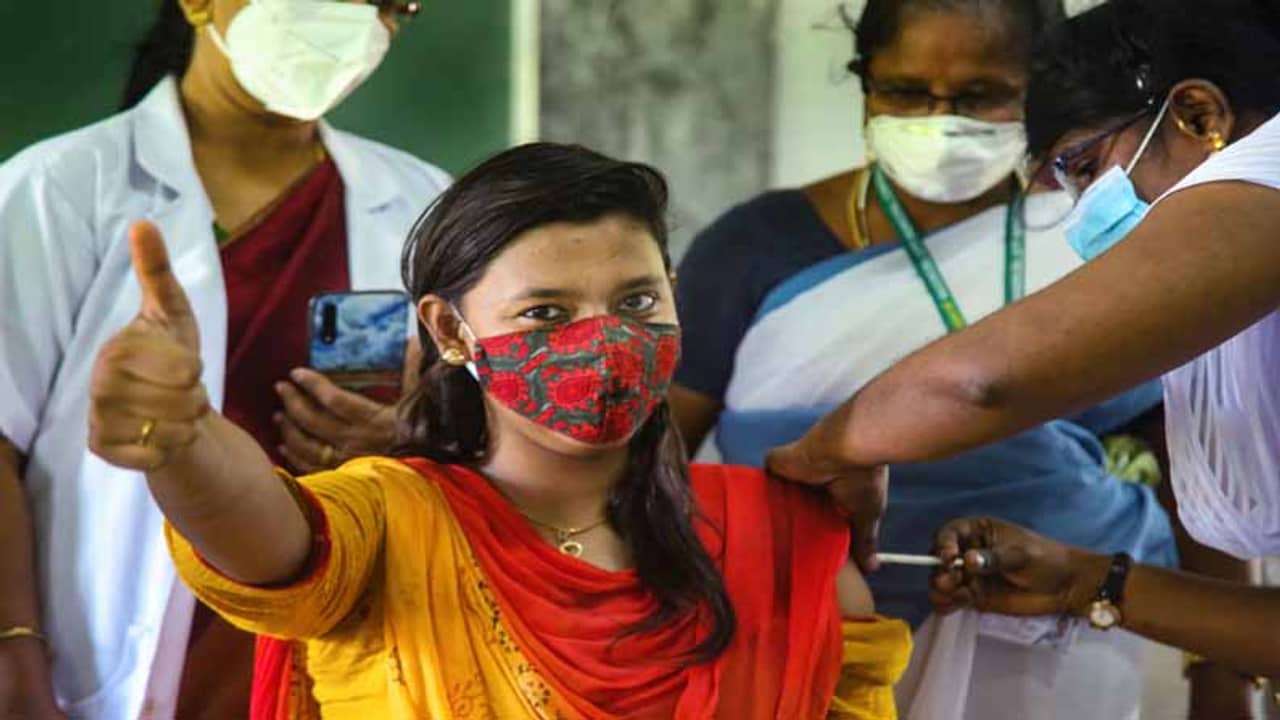 Corona Cases Lockdown News: স্বস্তি দিচ্ছে রাজ্যে করোনার নিম্নমুখী গ্রাফ, সক্রিয় রোগীর সংখ্যা ২০ হাজারের নীচে