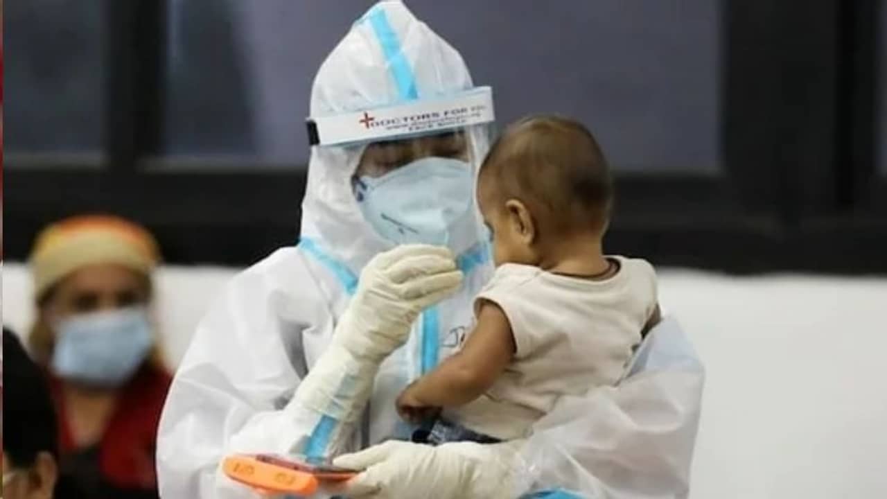 লক্ষ্য তৃতীয় ঢেউ ঠেকানো, বিভিন্ন রোগের বিশেষজ্ঞ নিয়ে ১০ সদস্যর কমিটি গঠন রাজ্যের