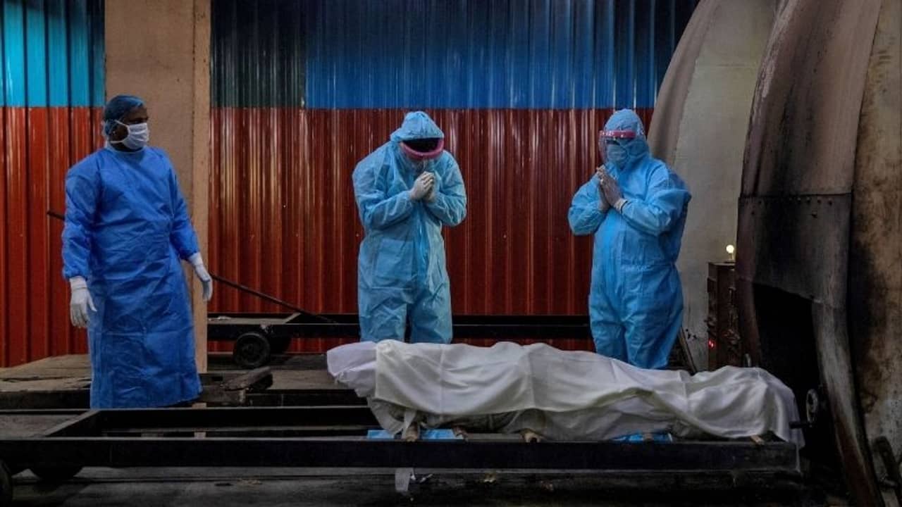 একলাফে করোনায় মৃত্যুর পরিসংখ্যানে প্রায় ৪,০০০ বৃদ্ধি, উদ্বেগে হাইকোর্ট