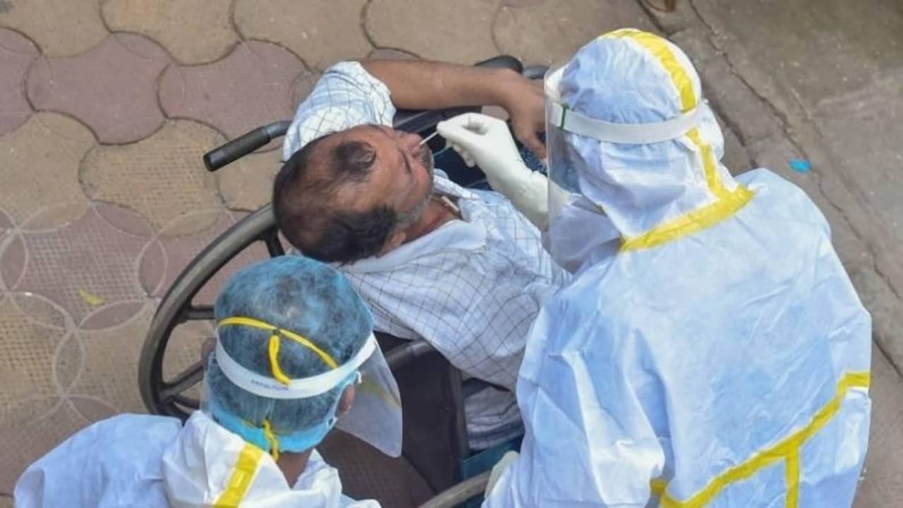 Corona Cases Lockdown News: বাংলায় দুই জেলায় ১০ ছুঁল না আক্রান্তের সংখ্যা, পজিটিভিটির হার কমে এল ৬ শতাংশে