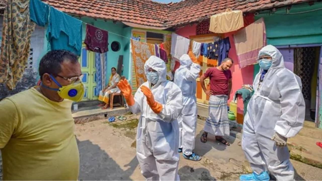 বঙ্গে দৈনিক সংক্রমণ নামল ৮ হাজারে নীচে, মৃত্যু কমছে না কেন? উদ্বেগে চিকিৎসকেরা