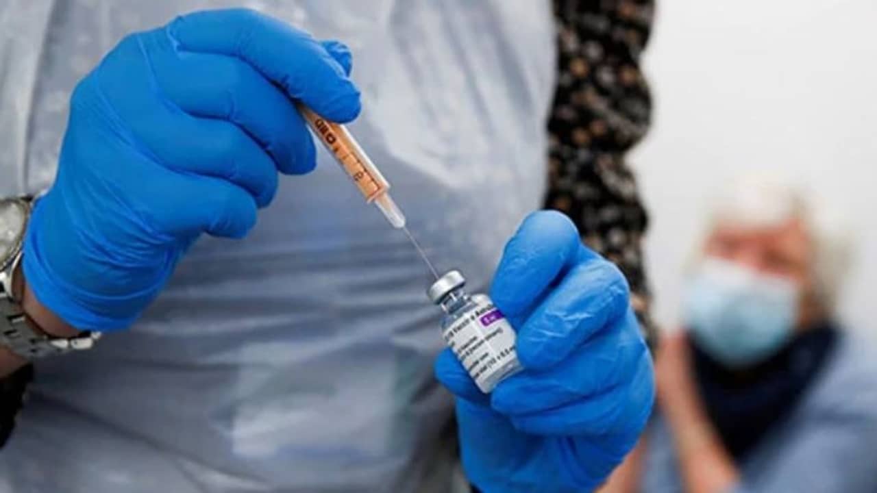 এক হাতে কোভোভ্যাক্স, অন্য হাতে নোভোভ্যাক্স! বঙ্গে প্রথমবার সরকারি হাসপাতালে টিকার ট্রায়াল