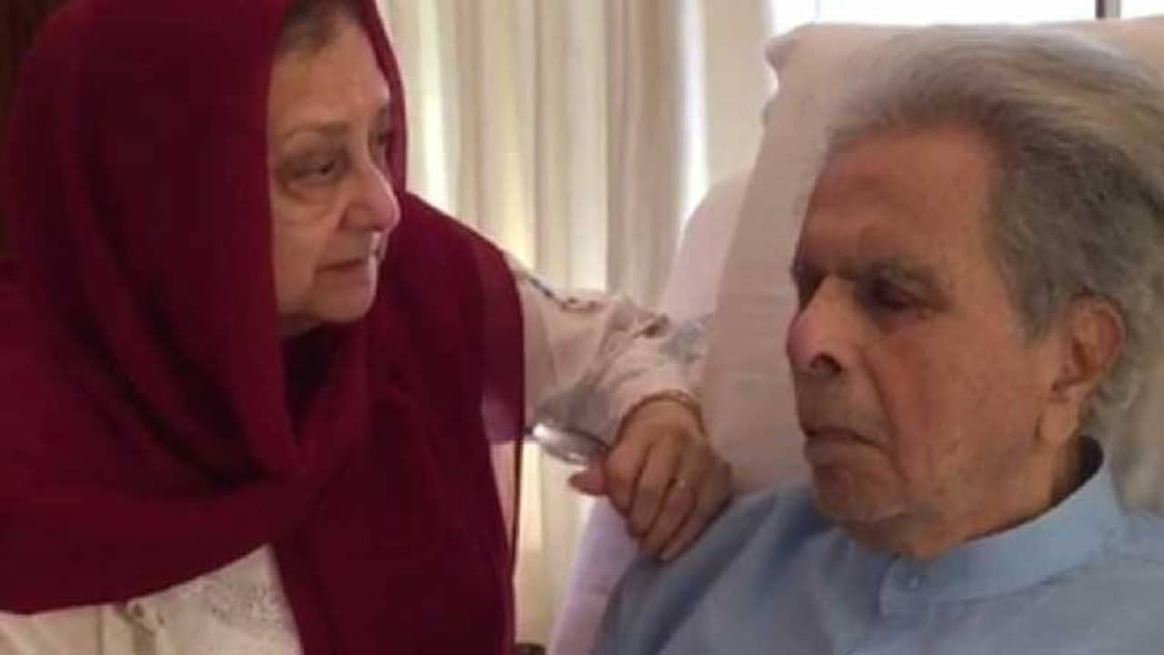 কেমন আছেন দিলীপ কুমার? হাসপাতালে অভিনেতাকে দেখে এসে জানালেন পরিচালক