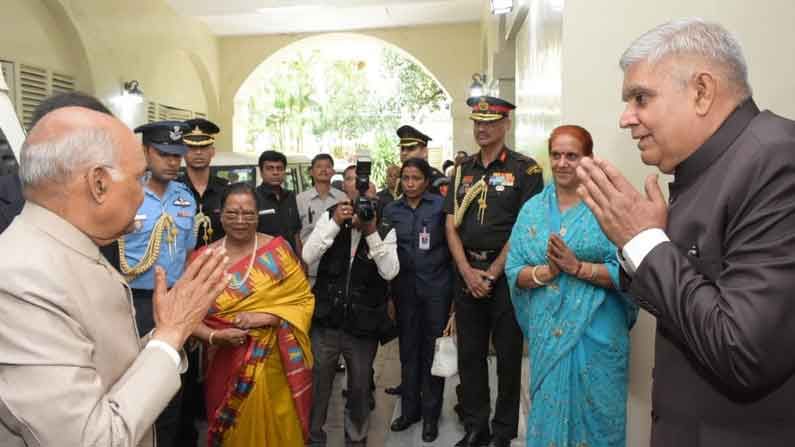 রাষ্ট্রপতির সঙ্গে আজ সস্ত্রীক সাক্ষাত,  তবে রাজ্যপালকে এখনও সময় দেননি স্বরাষ্ট্রমন্ত্রী-প্রধানমন্ত্রী