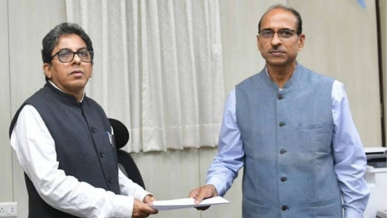 দুয়ারে ত্রাণ বণ্টনের দায়িত্বে সরকারি আধিকারিক, দুর্নীতি এড়াতে কড়া সিদ্ধান্ত মুখ্যসচিবের