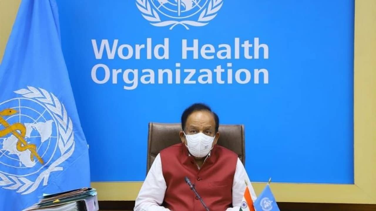 ডাস্টবিনে ৫০০ ভায়াল টিকা! স্বাস্থ্যমন্ত্রীকে নরমে-গরমে বার্তা কেন্দ্রের