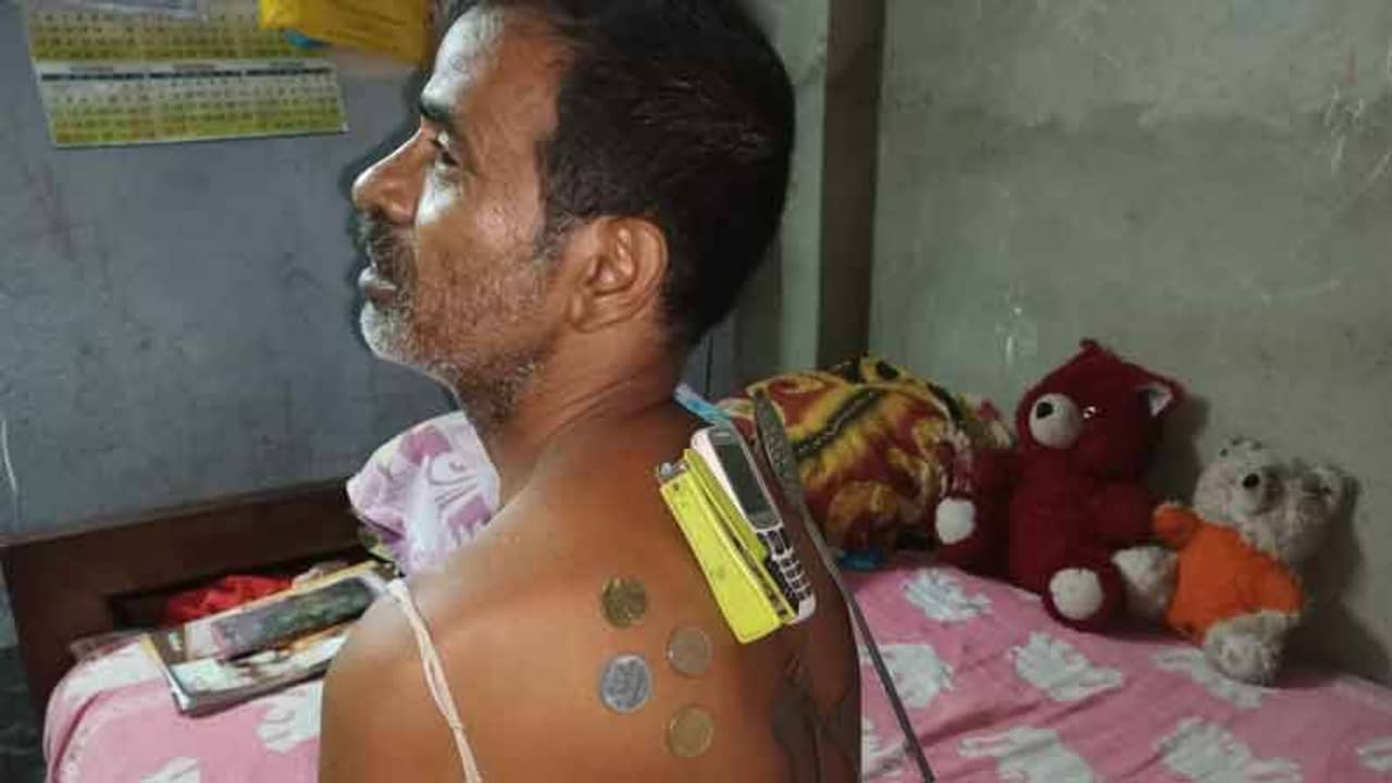 ভ্যাকসিন নেওয়ার পর ঠিক কী কারণে শরীরে আটকে যাচ্ছিল হাতা-খুন্তি-চামচ? এবার পর্দা ফাঁস ম্যাগনেট ম্যানের!