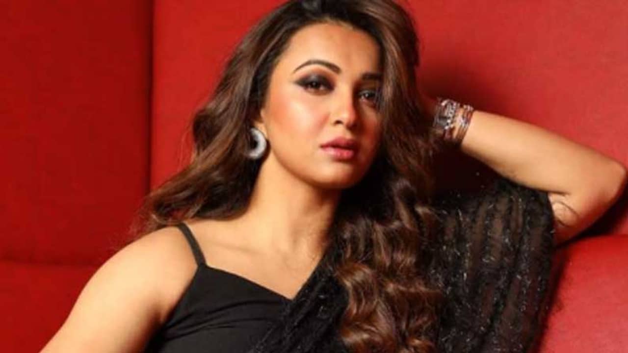 Koushani Mukherjee: হেয়ার ড্রেসারদের বিক্ষোভে কৌশানির শুটিং স্থগিত